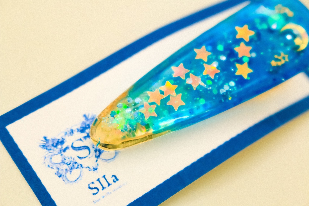 ゴールドムーンのヘアクリップ シアン×クリア ゴールド金具