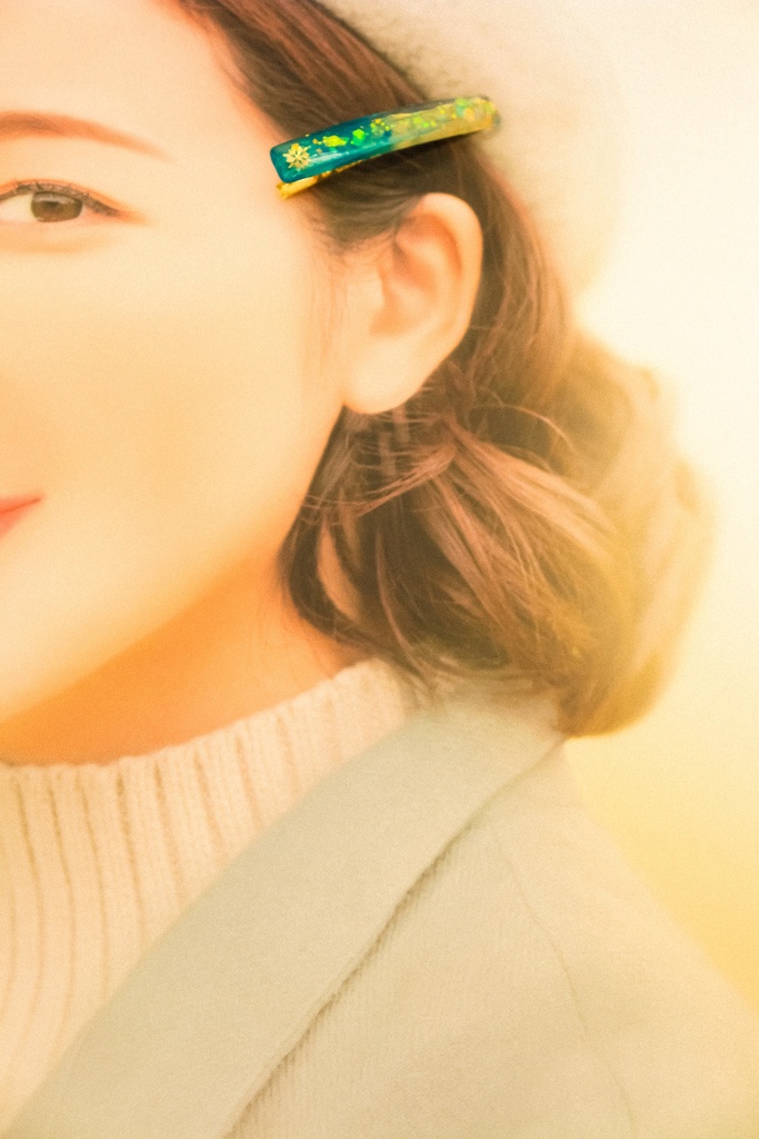 雪の結晶のヘアクリップ スティックタイプ グリーン×クリア ゴールド金具