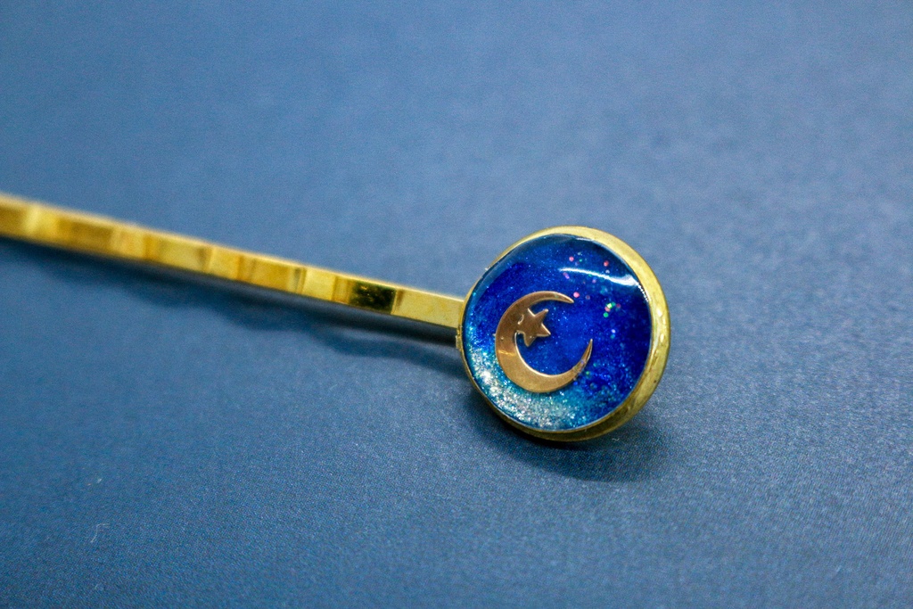 三日月のヘアピン オーシャンブルー×シャンパンゴールド ゴールド金具