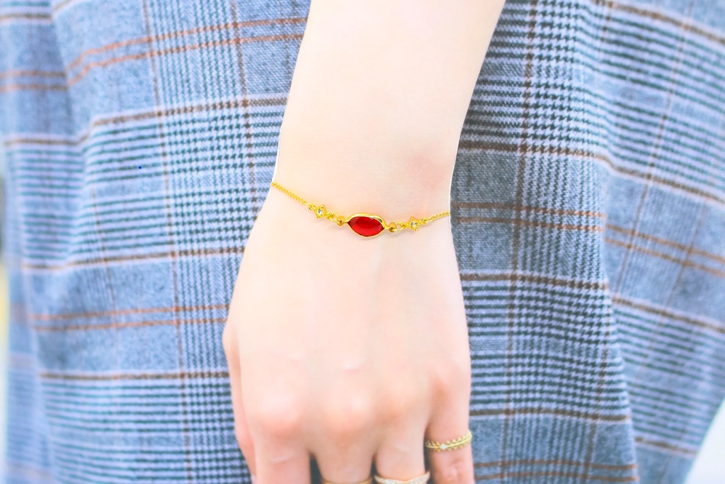 クリスタルガラスのブレスレット 真紅 ゴールド金具