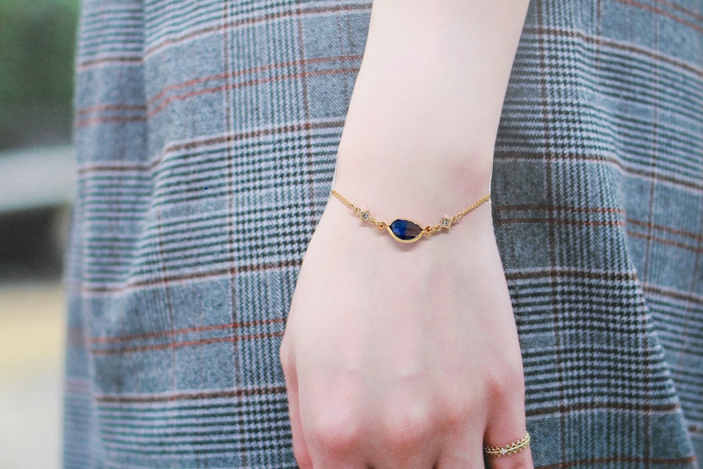 グラデーションクリスタルガラスのブレスレット ブルー×ブラウン 変形カットゴールド金具