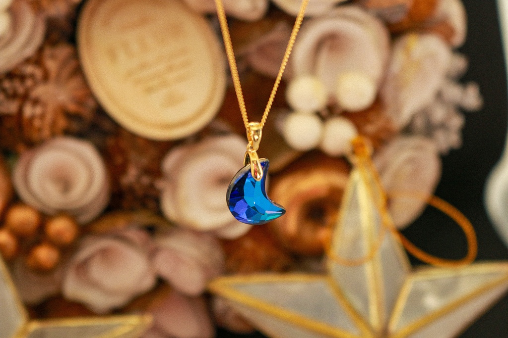 クリスタルガラスのBlue Moon 金具の色が選べます