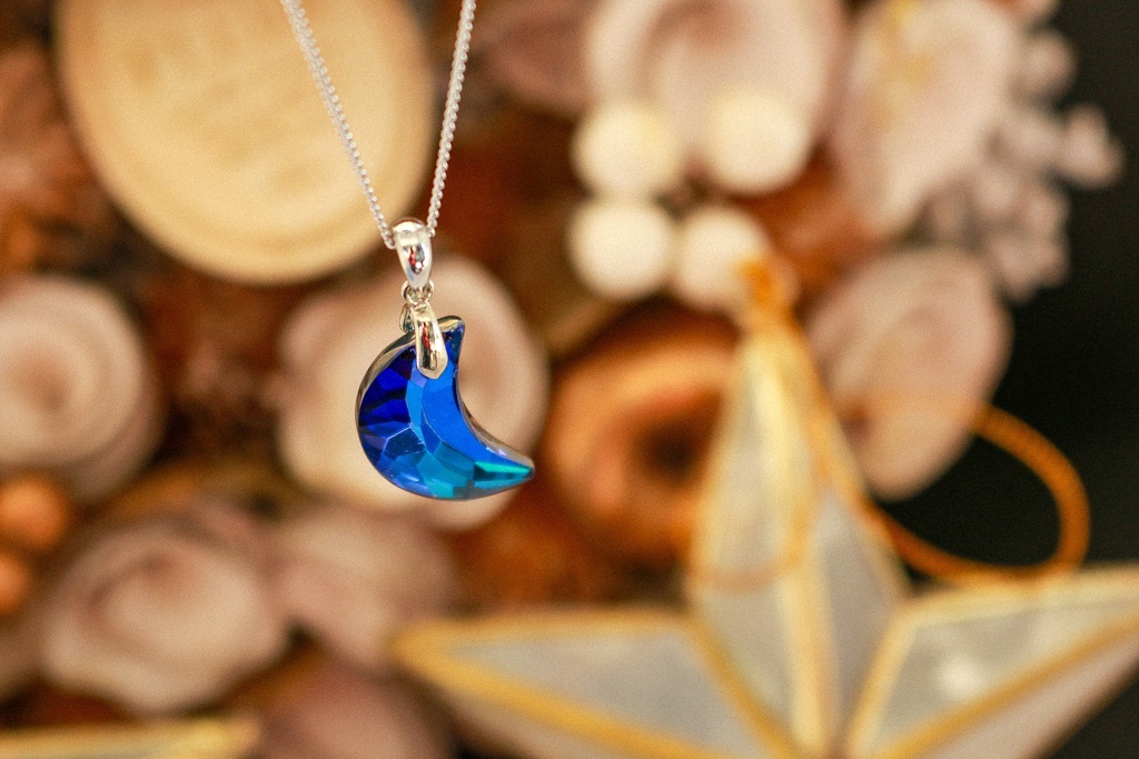 クリスタルガラスのBlue Moon 金具の色が選べます