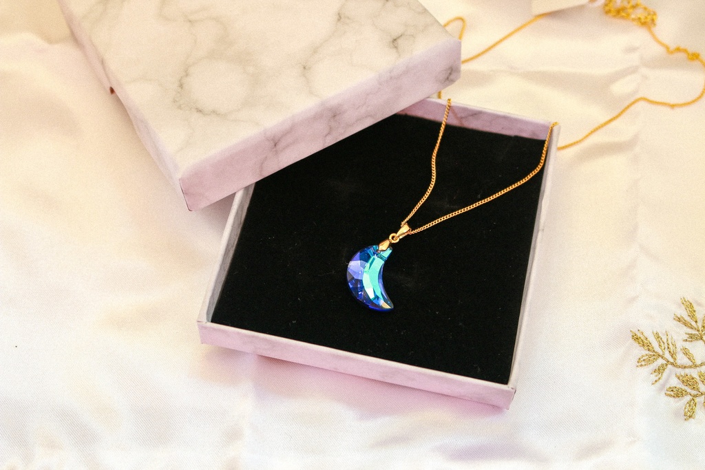 クリスタルガラスのBlue Moon 金具の色が選べます