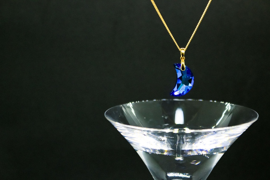 クリスタルガラスのBlue Moon 金具の色が選べます