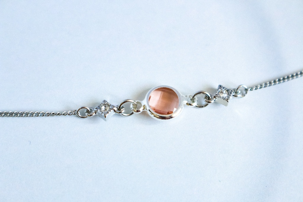 【春アクセ】桜色のクリスタルガラスのブレスレット シルバー金具