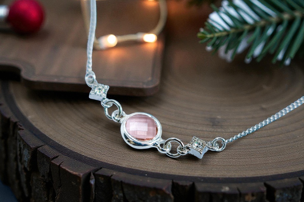 【春アクセ】桜色のクリスタルガラスのブレスレット　　シルバー金具