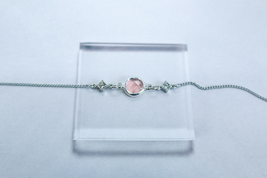 【春アクセ】桜色のクリスタルガラスのブレスレット シルバー金具
