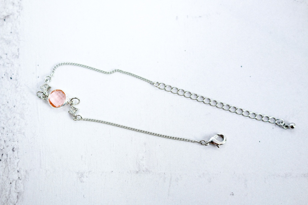 【春アクセ】桜色のクリスタルガラスのブレスレット シルバー金具