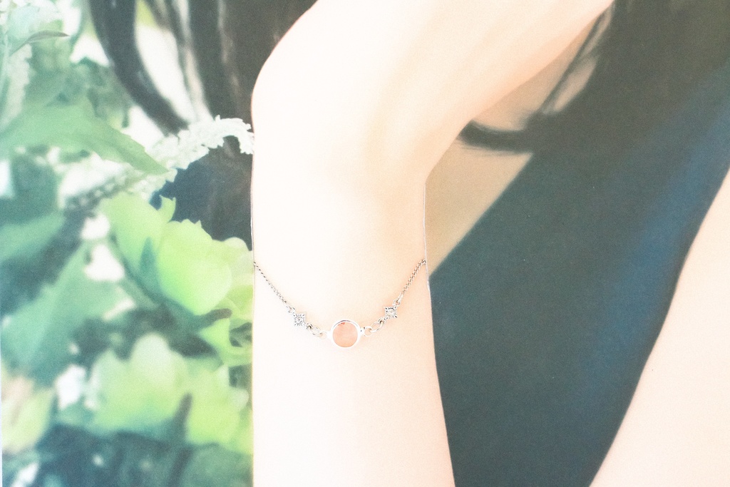 【春アクセ】桜色のクリスタルガラスのブレスレット シルバー金具