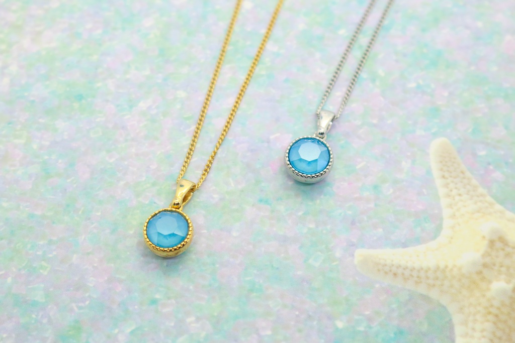 シンプルなまるいクリスタルネックレス サマーブルー 金具の色が選べます