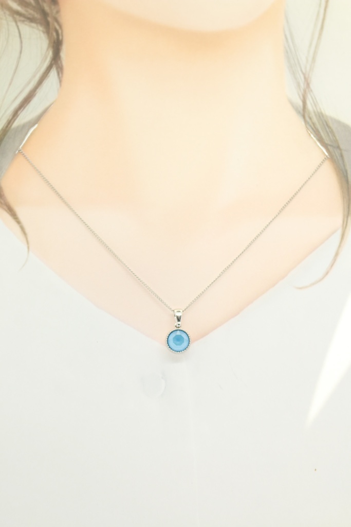 シンプルなまるいクリスタルネックレス サマーブルー 金具の色が選べます