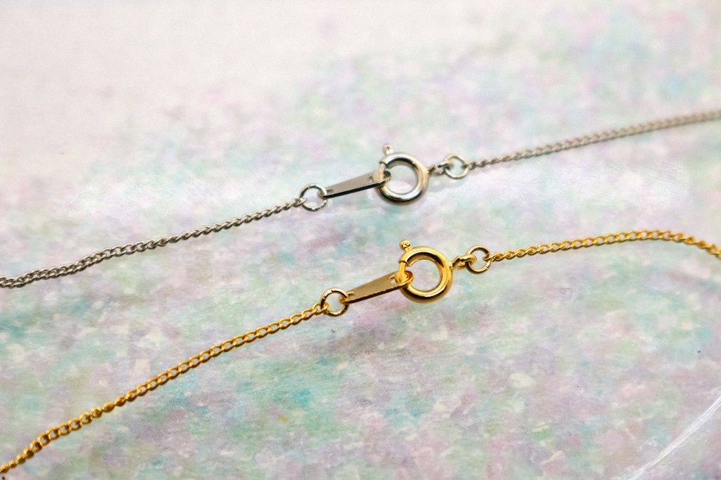 シンプルなまるいクリスタルネックレス サマーブルー 金具の色が選べます