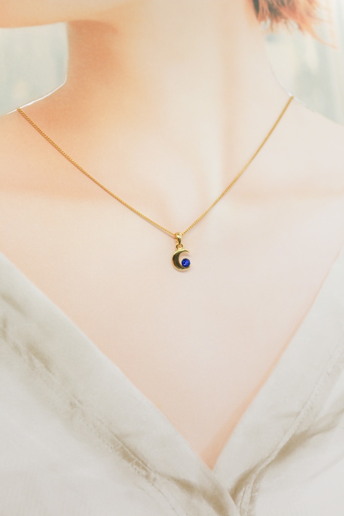 クリスタルムーンのゴールドネックレス ~選べる青系ストーン5種類~