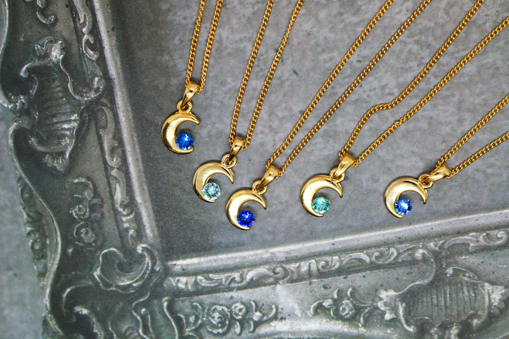 クリスタルムーンのゴールドネックレス ~選べる青系ストーン5種類~