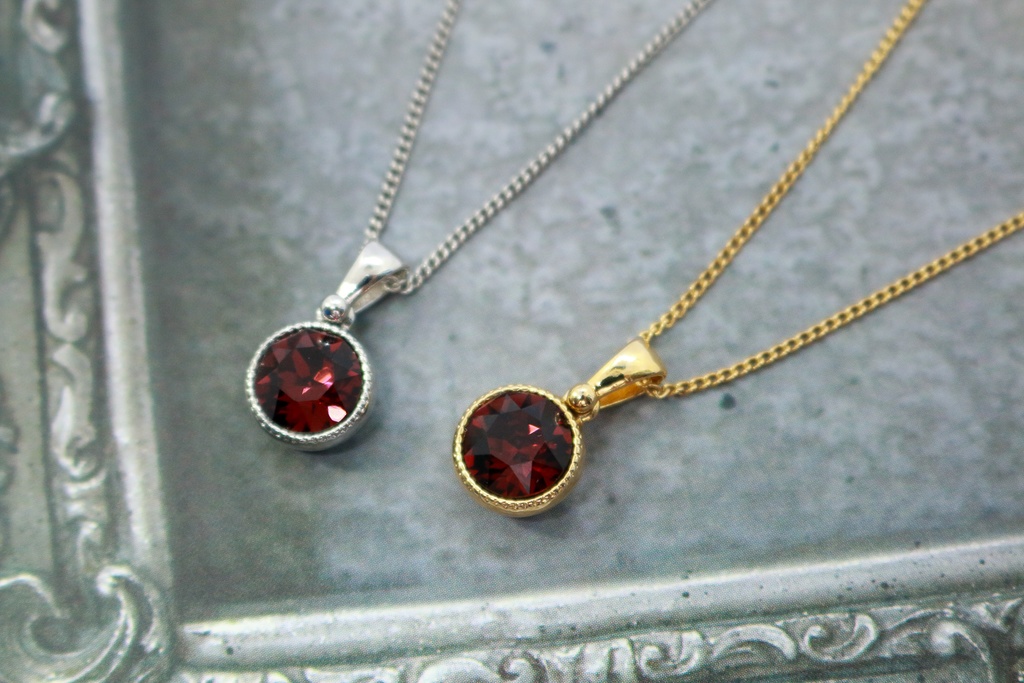 シンプルなまるいクリスタルガラスのネックレス ~バーガンディ~金具の色が選べます