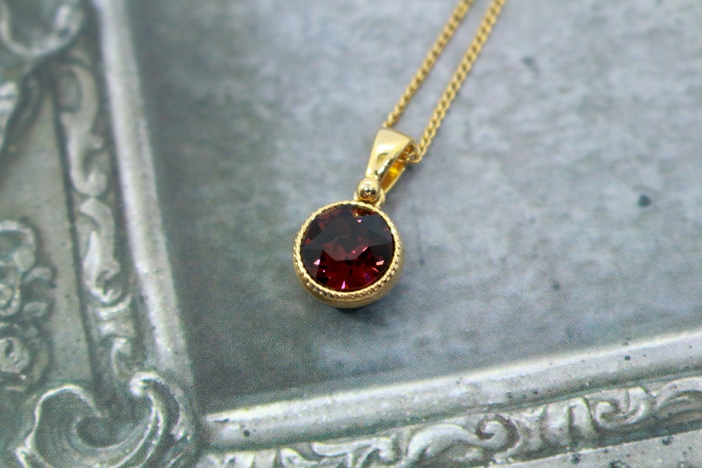 シンプルなまるいクリスタルガラスのネックレス ~バーガンディ~金具の色が選べます