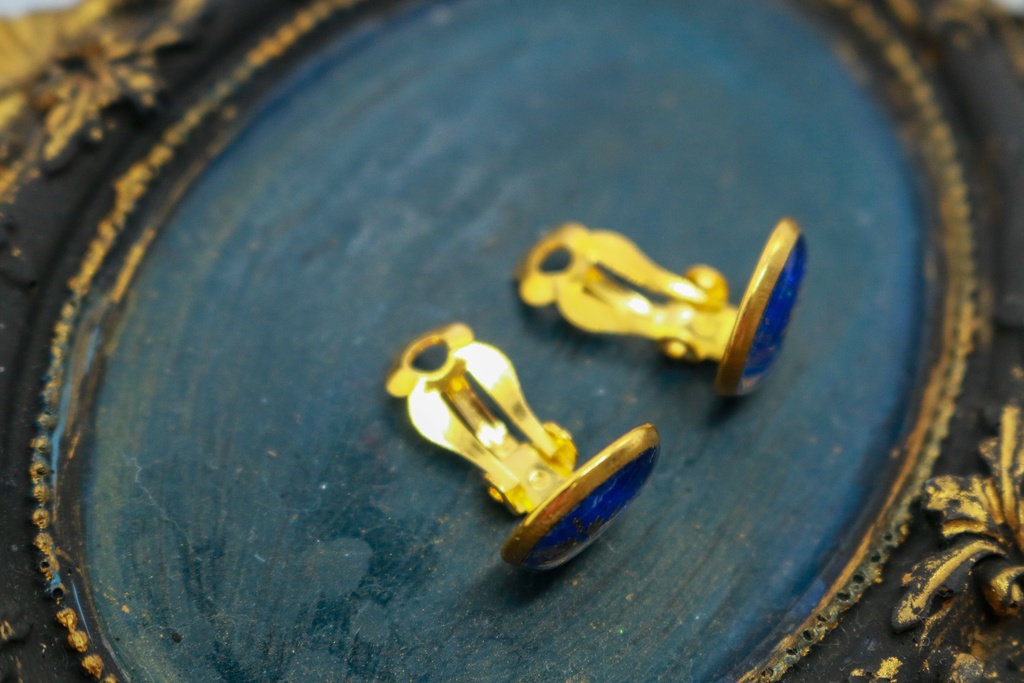 雪降る夜のイヤリング ~ロイヤルブルー×シャンパンオーロラ~ 金具の色が選べます