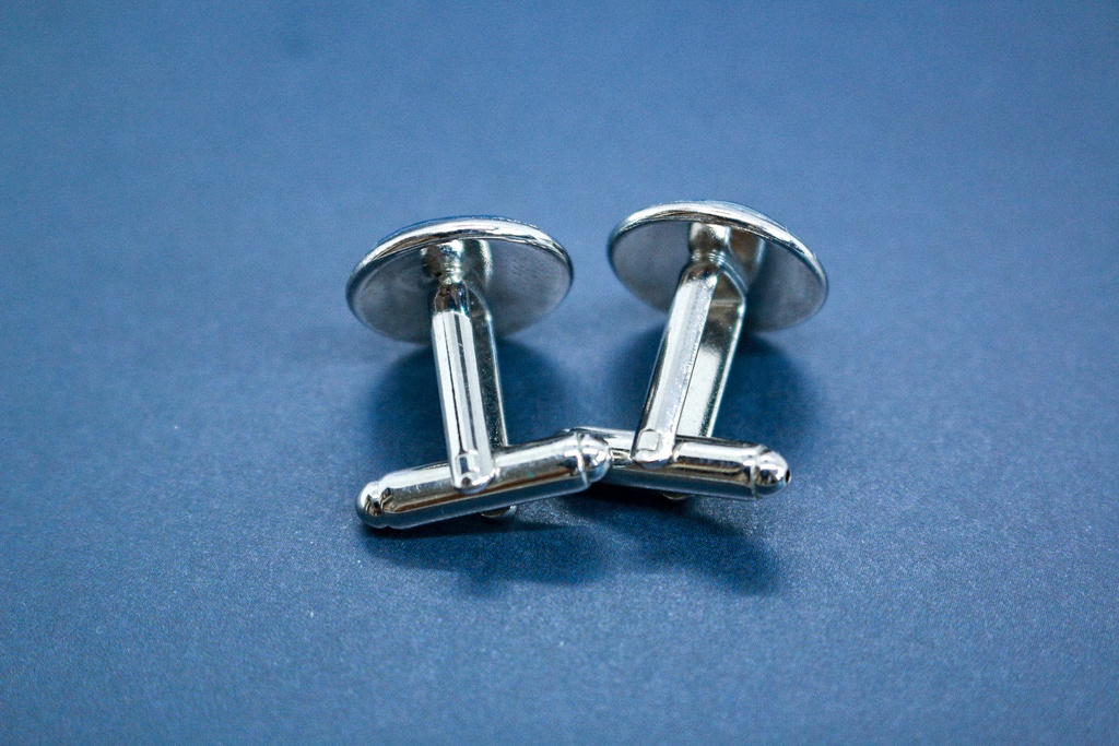 夜明けのカフスボタン ホワイト×オーシャンブルー 金具の色が選べます