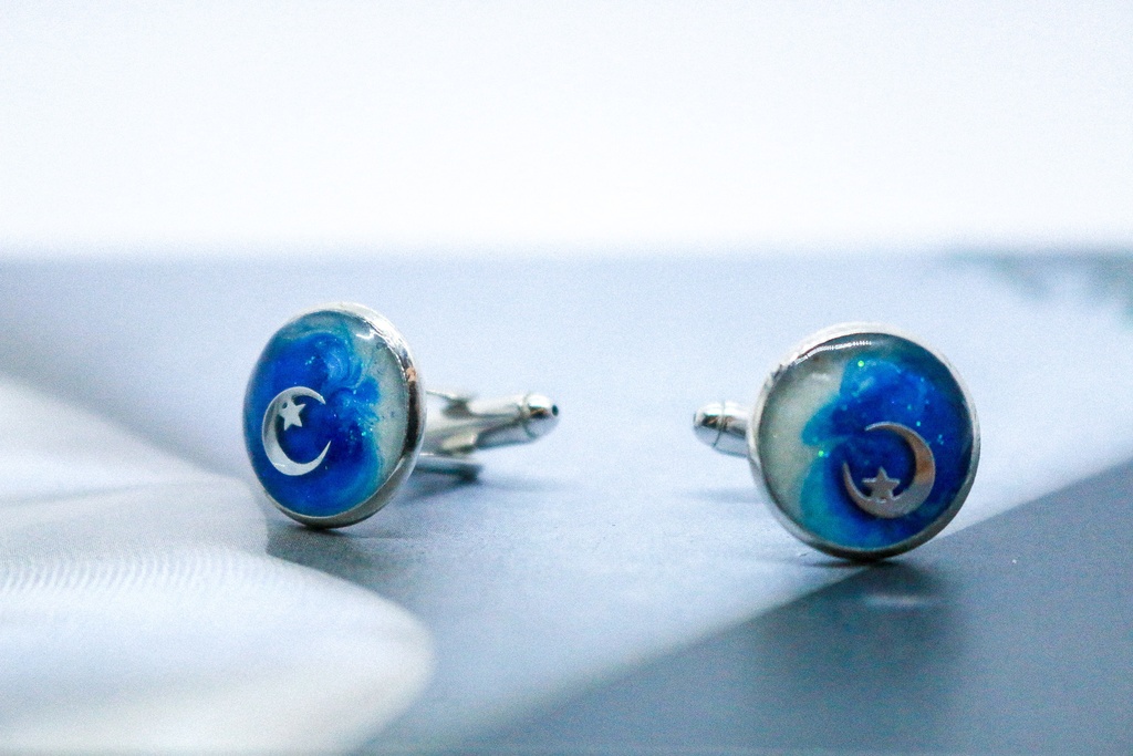 夜明けのカフスボタン ホワイト×オーシャンブルー 金具の色が選べます