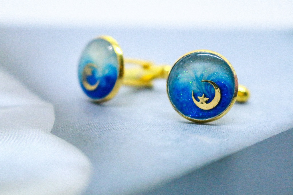 夜明けのカフスボタン ホワイト×オーシャンブルー 金具の色が選べます