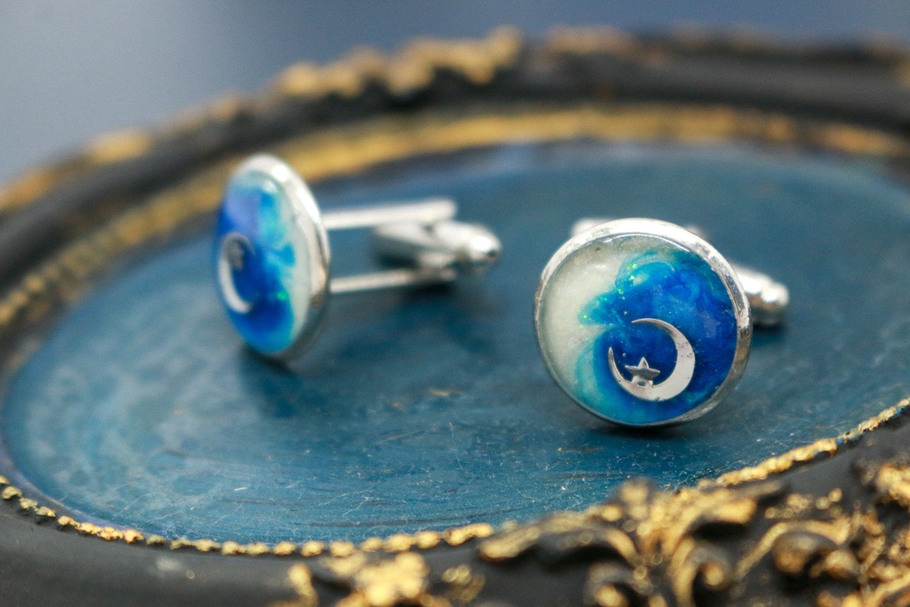 夜明けのカフスボタン ホワイト×オーシャンブルー 金具の色が選べます
