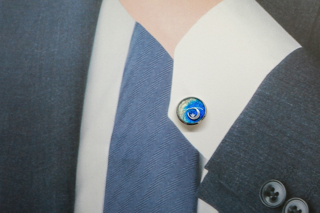 夜明けのカフスボタン ホワイト×オーシャンブルー 金具の色が選べます