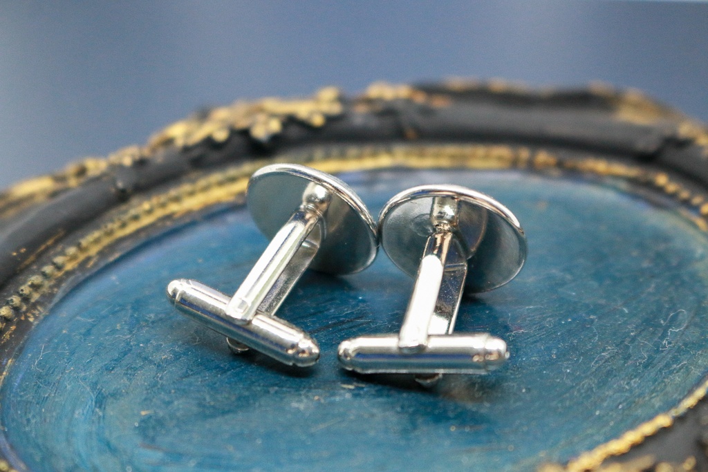 夜明けのカフスボタン ホワイト×オーシャンブルー 金具の色が選べます