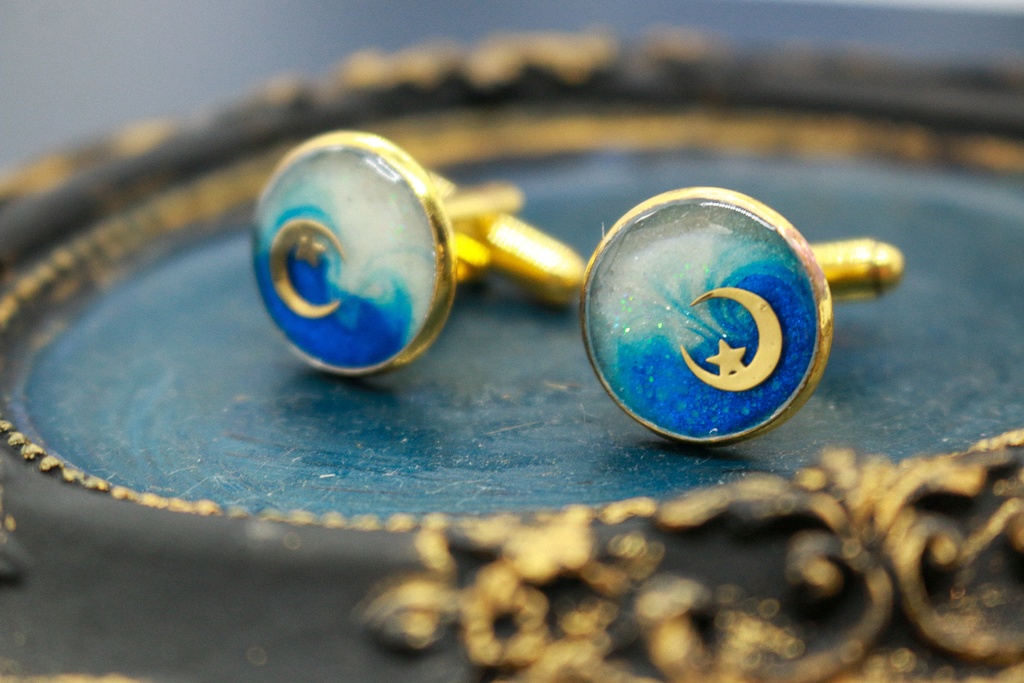 夜明けのカフスボタン ホワイト×オーシャンブルー 金具の色が選べます
