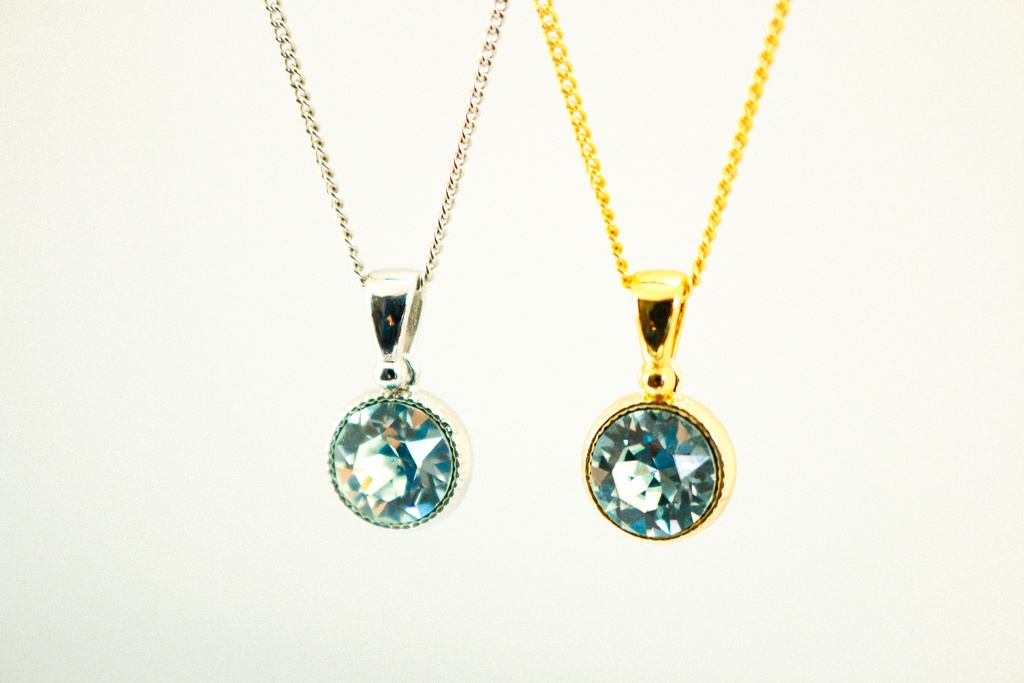 *シンプルなまるいクリスタルガラスのネックレス ライトアゾレ*金具の色が選べます