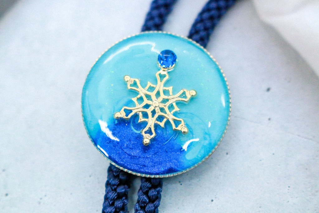 雪の結晶のループタイ 早朝の空 ゴールド金具