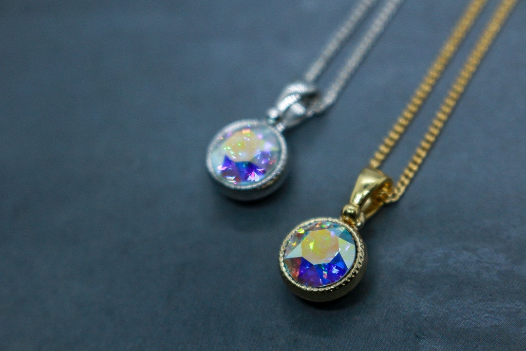 シンプルなまるいクリスタルガラスのネックレス 【オーロラ】金具の色が選べます