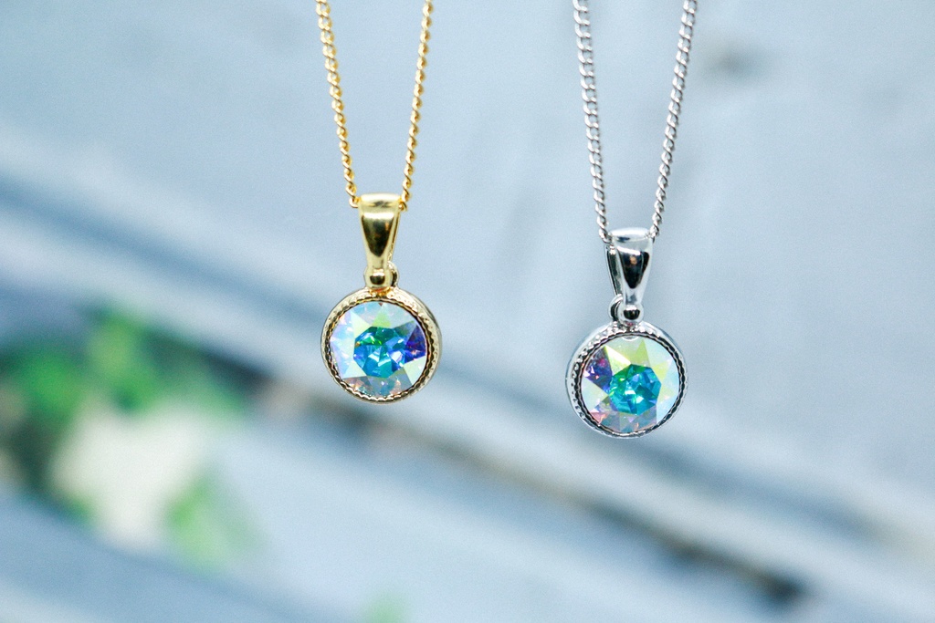シンプルなまるいクリスタルガラスのネックレス 【オーロラ】金具の色が選べます