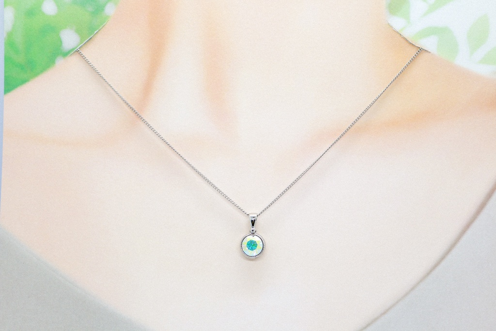 シンプルなまるいクリスタルガラスのネックレス 【オーロラ】金具の色が選べます