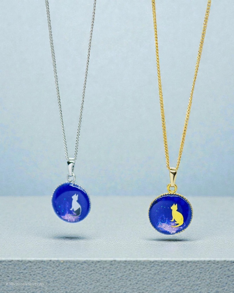 【ネコの日】シンプルなまるいネコたちのネックレス ウルトラマリン×オーロラ 金具の色が選べます