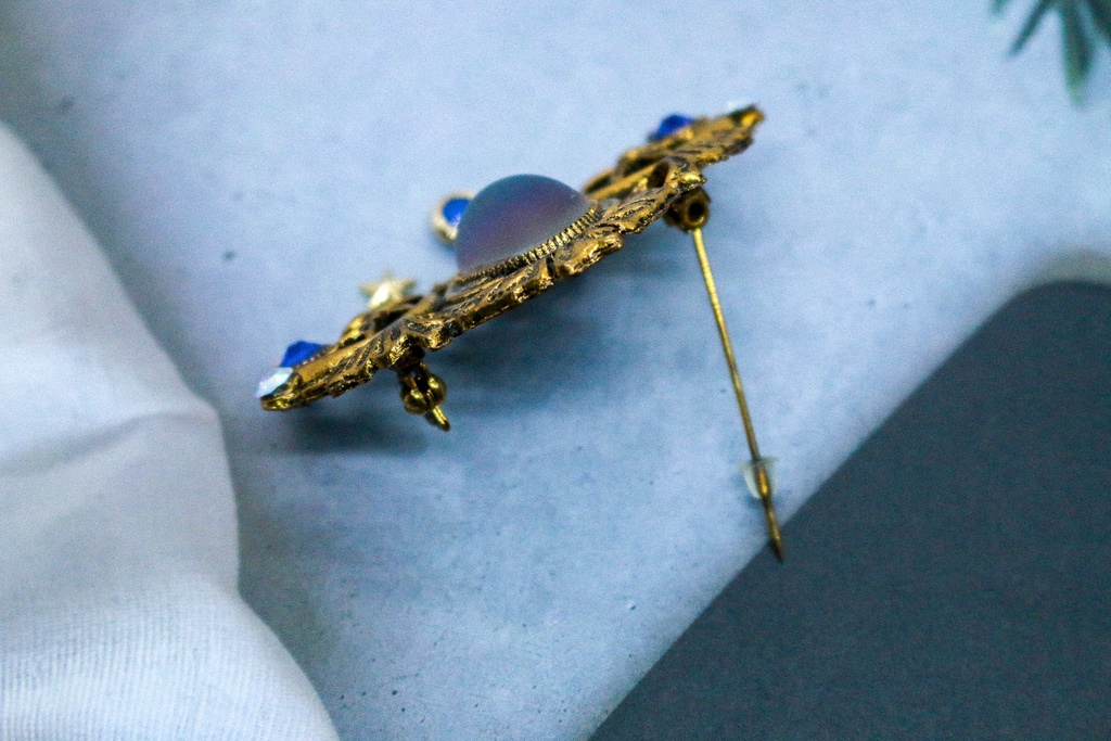 チェコヴィンテージガラスのブローチ ブルーバイオレット ゴールド金具