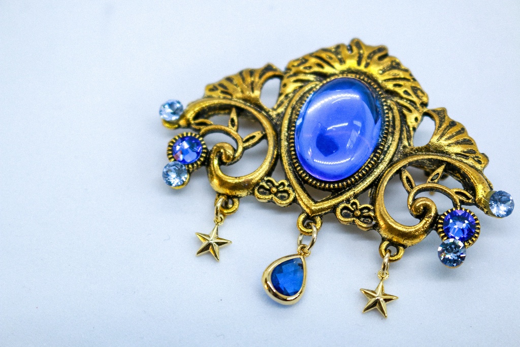 チェコヴィンテージガラスのブローチ サファイアブルー ゴールド金具