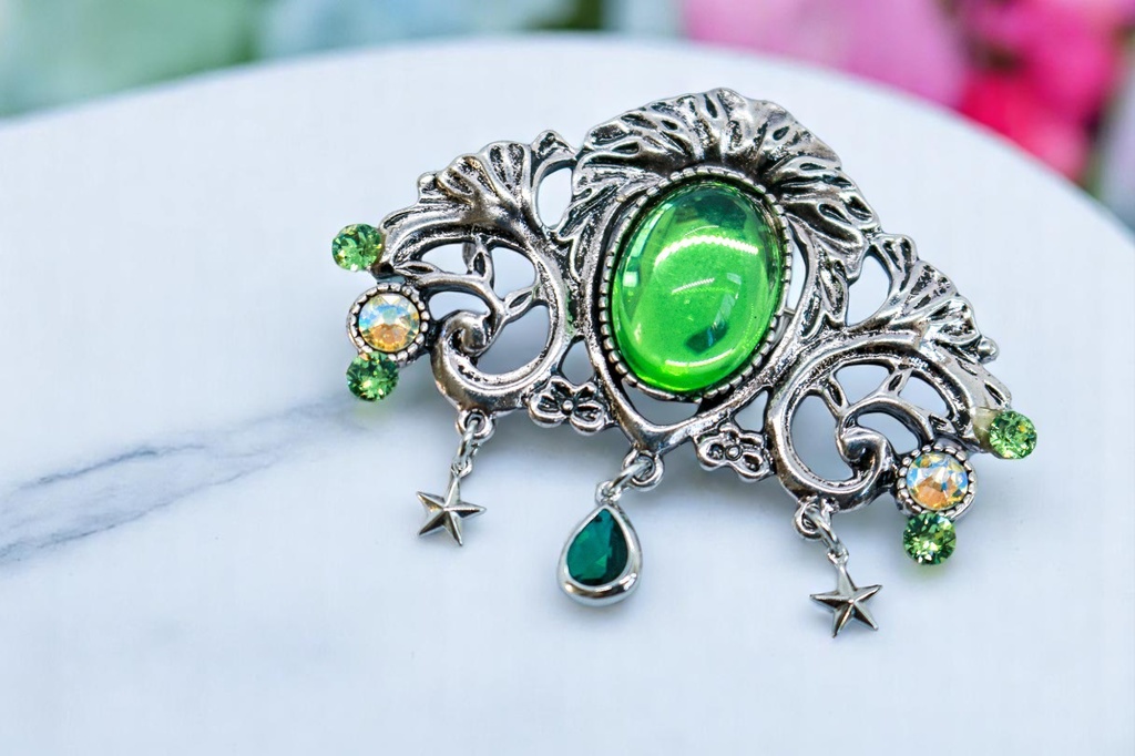 チェコヴィンテージガラスのブローチ ペリドット シルバー金具