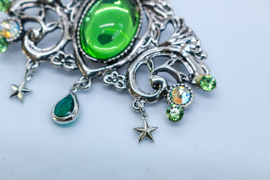 チェコヴィンテージガラスのブローチ ペリドット シルバー金具