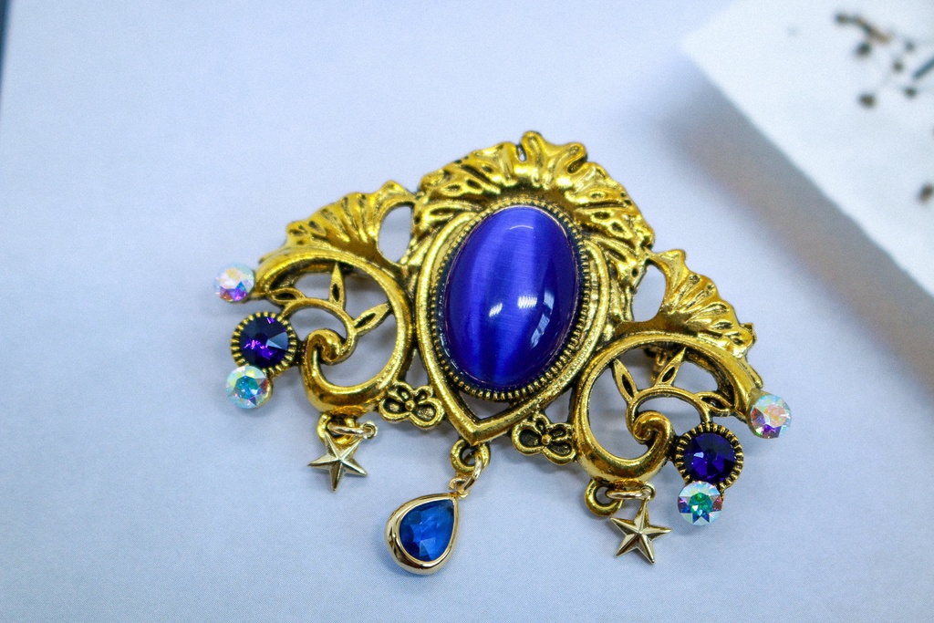 チェコヴィンテージガラスのブローチ ロイヤルブルー ゴールド金具