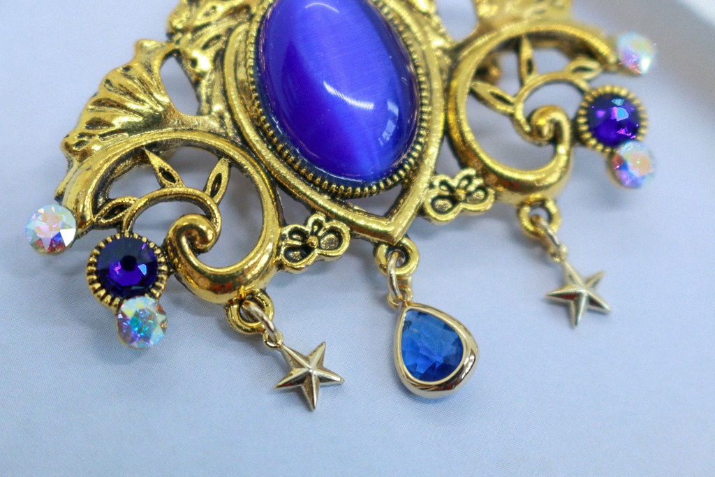 チェコヴィンテージガラスのブローチ ロイヤルブルー ゴールド金具