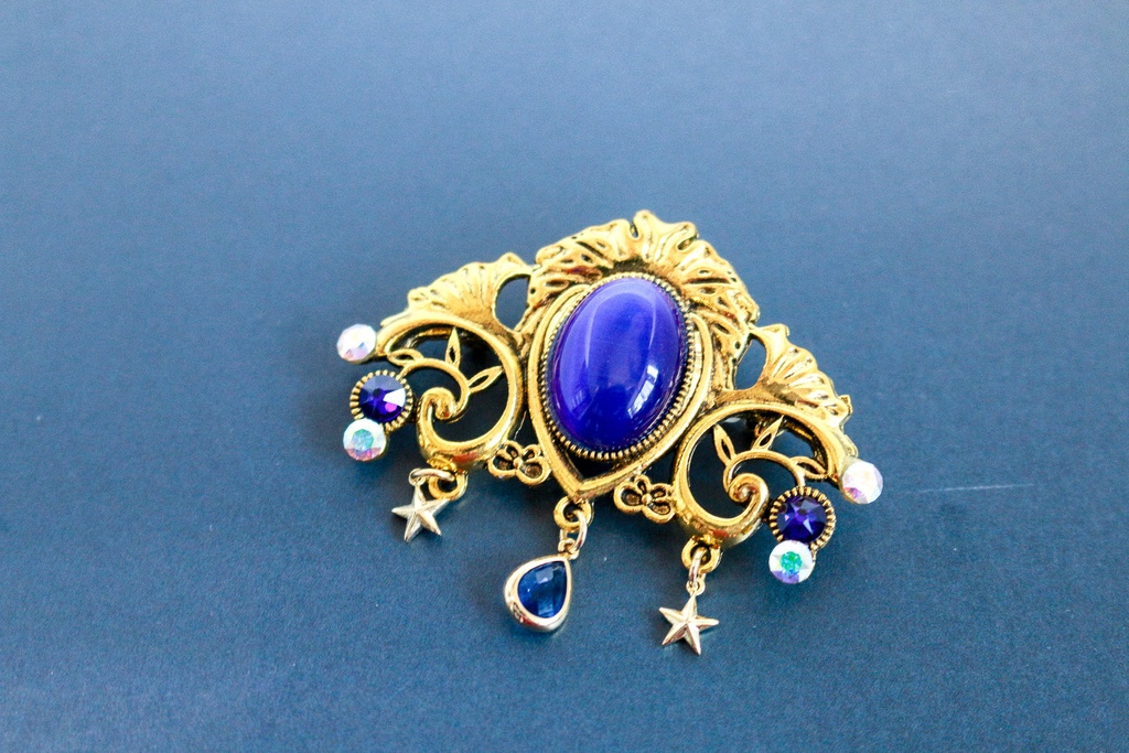 チェコヴィンテージガラスのブローチ ロイヤルブルー ゴールド金具