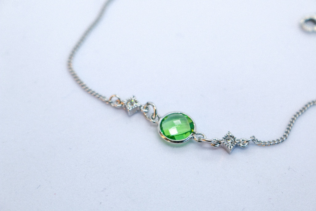 クリスタルガラスのブレスレット ペリドットカラー シルバー金具