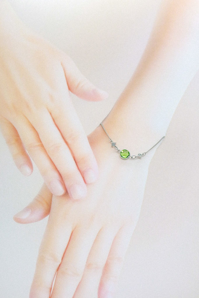 クリスタルガラスのブレスレット ペリドットカラー シルバー金具