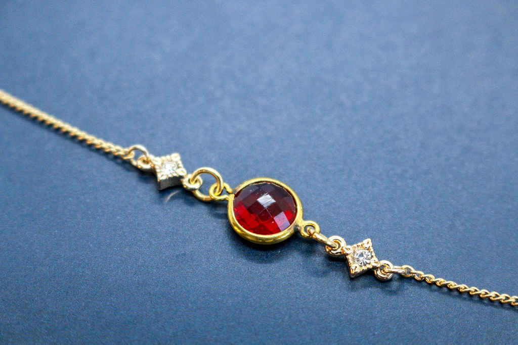 クリスタルガラスのブレスレット シャムレッド ゴールド金具