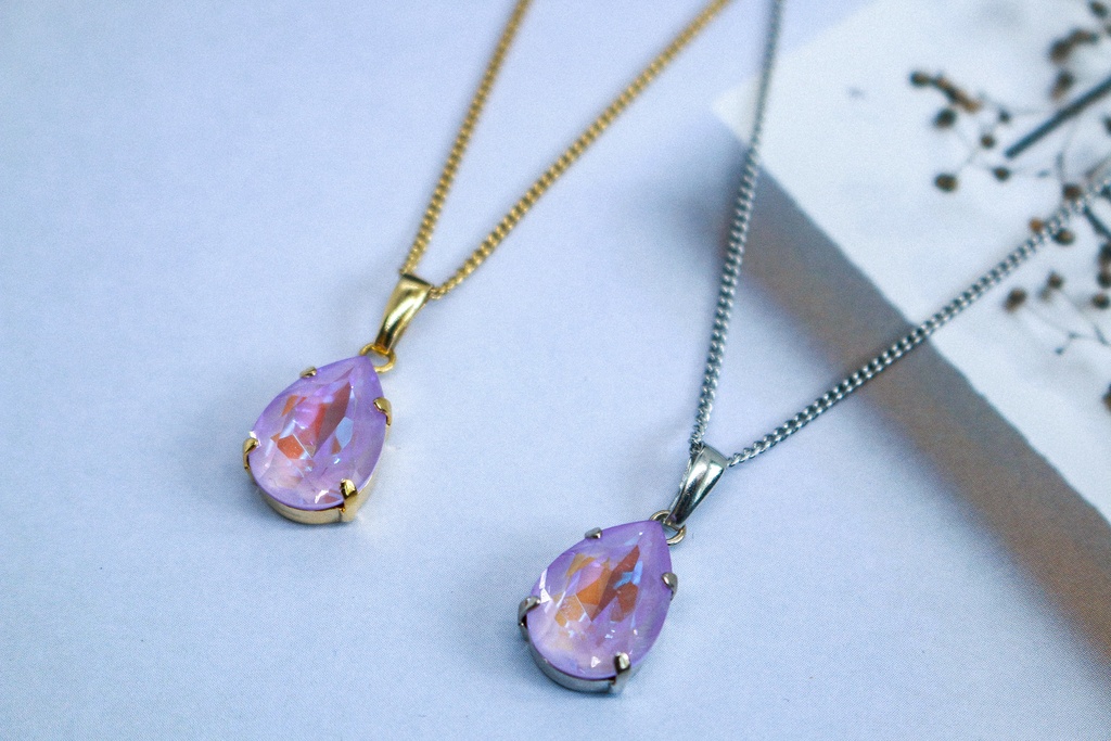 【春カラー】 オーストリアクリスタルガラスのペアシェイプカットネックレス ~ラベンダーディライト~金具の色が選べます