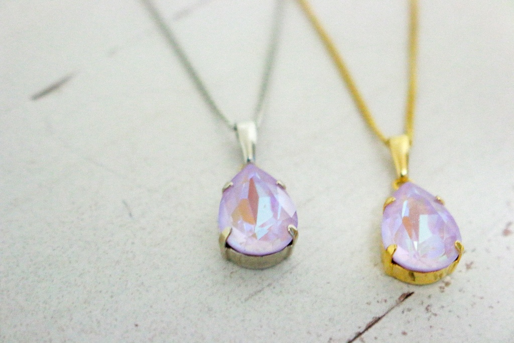 【春カラー】 オーストリアクリスタルガラスのペアシェイプカットネックレス ~ラベンダーディライト~金具の色が選べます