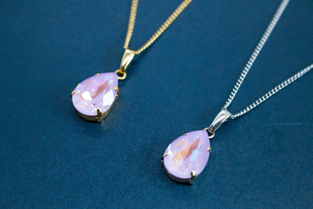 【春カラー】 オーストリアクリスタルガラスのペアシェイプカットネックレス ~ラベンダーディライト~金具の色が選べます