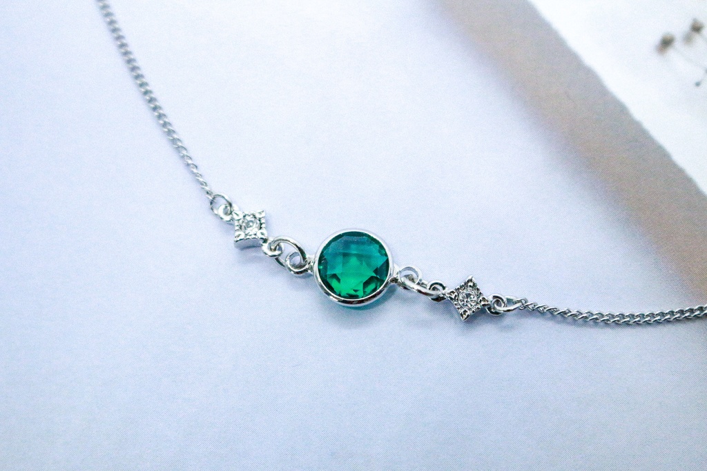 クリスタルガラスのブレスレット エメラルドカラー シルバー金具