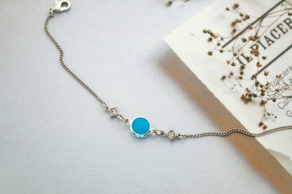 クリスタルガラスのブレスレット ミルキーブルー シルバー金具